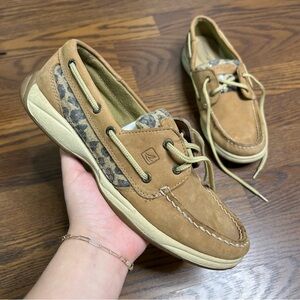 Sperry Top-Sider boat shoes with a leopard-print, sequined tongue size 8.5